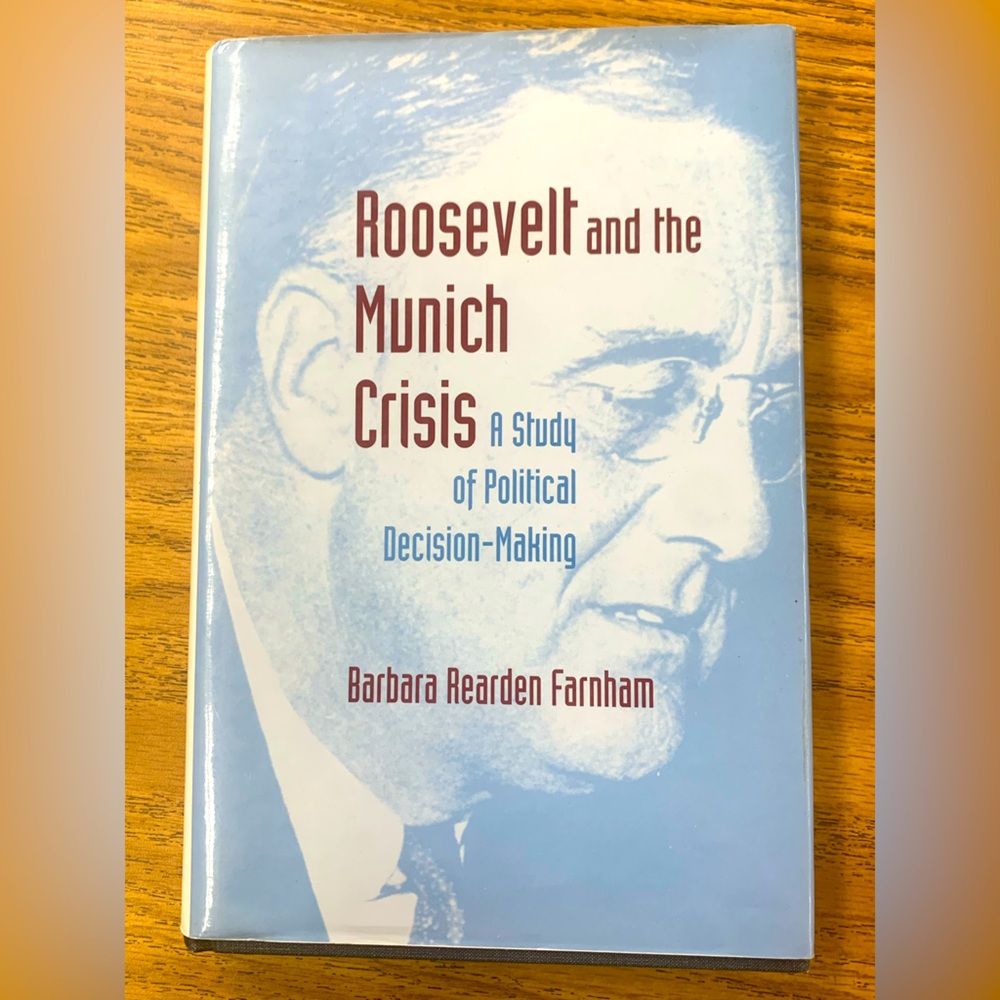 Roosevelt and the Munich Crisis Book